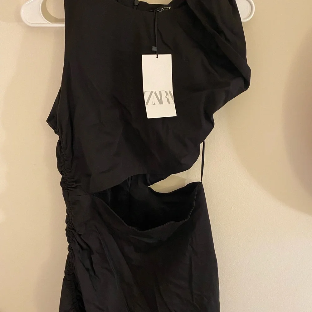 Zara dress - Picture 4 of 4